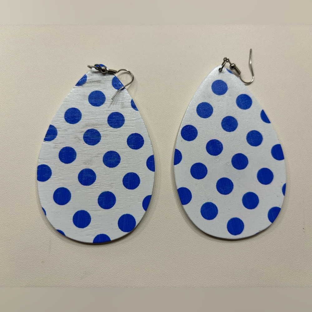 2 Pairs of Earrings